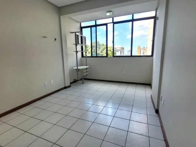 Imagem 6: Apartamento com Closet e Sacada no Edifício Palácio do Rádio