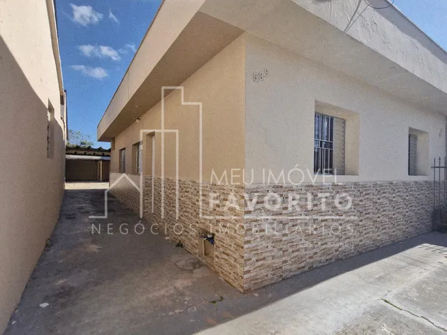 Imagem: Casa com 2 Dormitórios e Edícula com Entrada