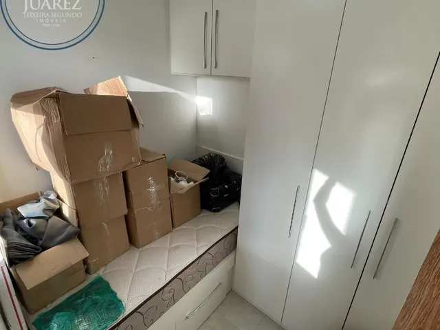 Imagem 11: Apto 1/4 e Sala, Sendo Suíte, Mobiliado, Possui Quarto de Empregada, Área de Serviço e Vaga de Garagem Privativa