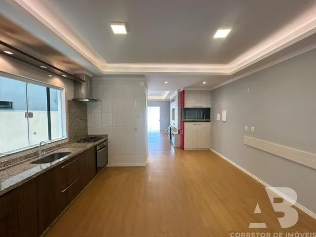 Imagem 2: Imperdível Oportunidade de Adquirir Casa de 3 Quartos e 6 Vagas em Camboriú-Sc no Bairro santa Regina!