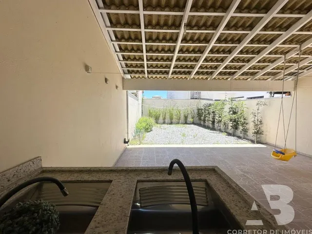 Imagem 12: Imperdível Oportunidade de Adquirir Casa de 3 Quartos e 6 Vagas em Camboriú-Sc no Bairro santa Regina!