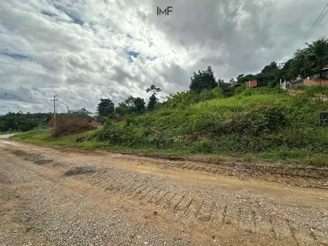 Imagem: Terreno com 439,38 Metros Quadrados em Ótima