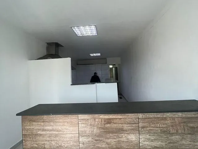 Imagem 2: Salao Comercial para Locação na Av. Meira Junior, Preparado para Cozinha Industrial, Área 39 M2