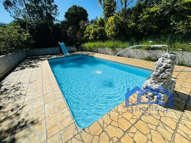 Imagem: Chácara com 3 Quartos e 2 Banheiros À