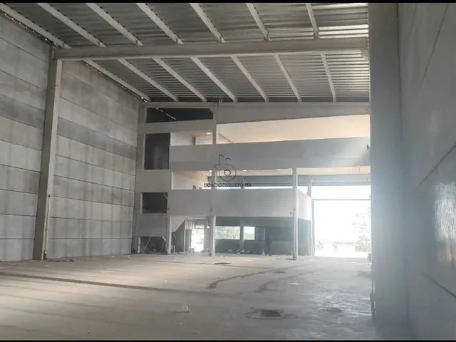 Imagem 3: Galpão Industrial com Pé-Direito de 13 M e Doca Frontal