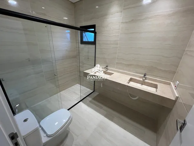 Imagem 10: Casa com 5 Quartos, 4 Suítes e Piscina À Venda no Villa Jardim