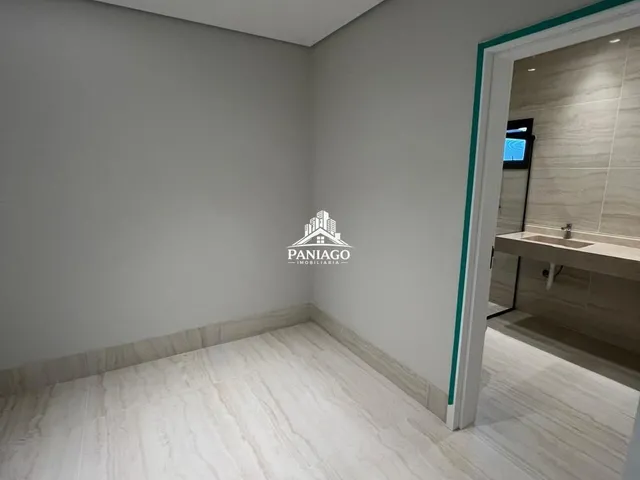 Imagem 7: Casa com 5 Quartos, 4 Suítes e Piscina À Venda no Villa Jardim