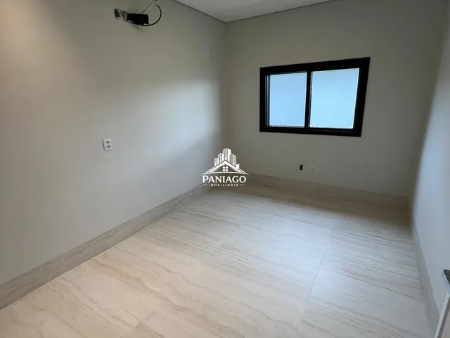 Imagem 2: Casa com 5 Quartos, 4 Suítes e Piscina À Venda no Villa Jardim