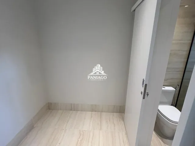 Imagem 14: Casa com 5 Quartos, 4 Suítes e Piscina À Venda no Villa Jardim