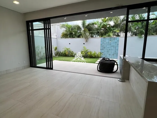 Imagem 15: Casa com 5 Quartos, 4 Suítes e Piscina À Venda no Villa Jardim