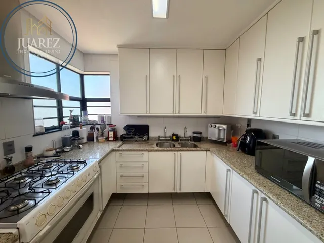 Imagem 3: Oportunidade no Residencial São Lázaro com 3 Suítes, Vista Panorâmica para o Mar e Finamente Decorado