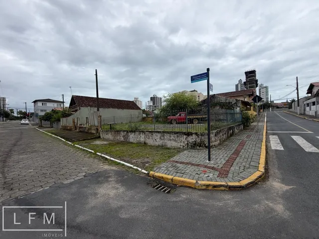 Imagem: Terreno de Esquina no Centro de Balneário