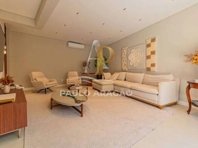 Imagem 2: Casa Pé na Areia À Venda em Bombinhas, Bombas, com 4 Quartos, 180M²