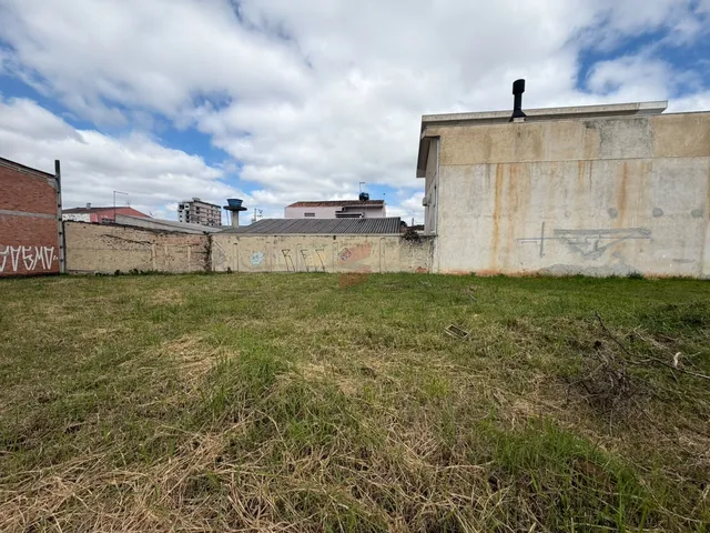 Imagem: Terreno À Venda com 585M² por R$ 680.000,00