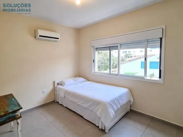 Imagem 2: Alugo Casa Nova Semimobiliada, com 2 Quartos, Quintal, 110M², a 5 Minutos a Pé da Praia do Campeche