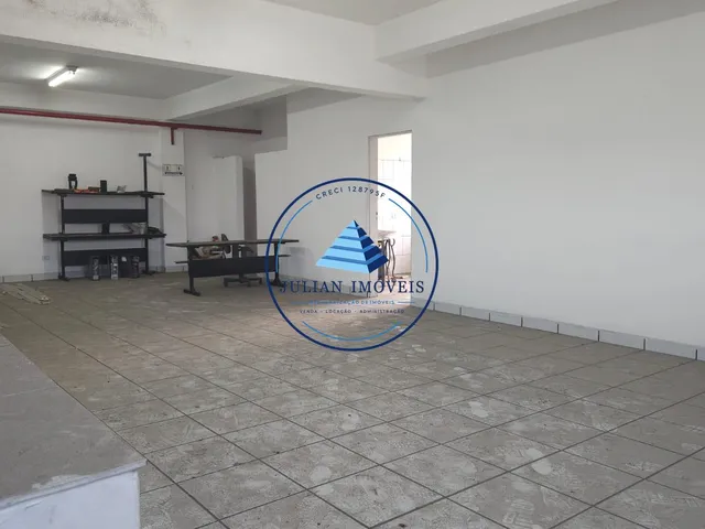Imagem 5: Galpão para Aluguel em Vila Romanópolis, Ferraz de Vasconcelos, São Paulo - Amplo Espaço com 9 Banheiros