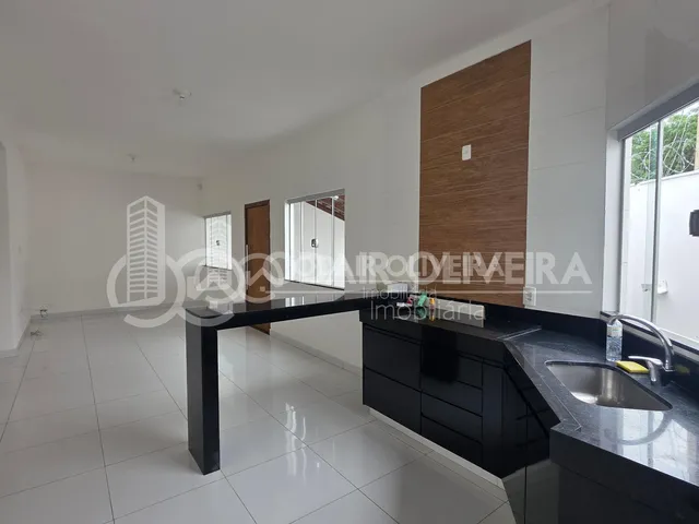 Imagem 4: Casa de Esquina com 3 Quartos, Suíte e Garagem para 2 Carros