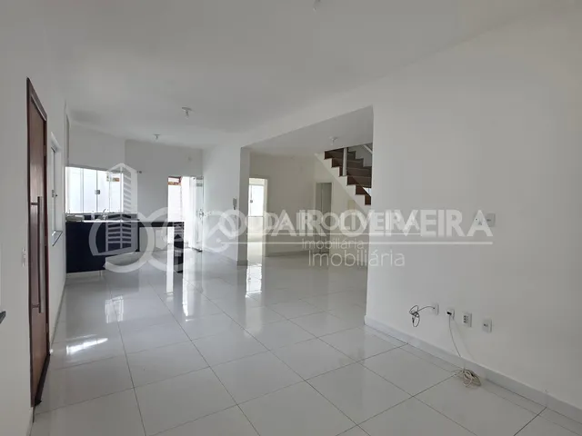 Imagem 6: Casa de Esquina com 3 Quartos, Suíte e Garagem para 2 Carros