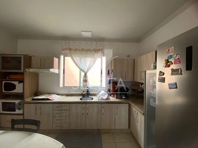 Imagem 4: Sobrado com 3 Dormitorios Sendo 1 Suite À Venda, Região do Lago 1, Cascavel - Pr