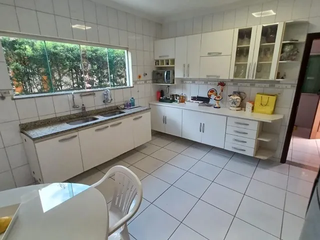 Imagem 12: Casa de 2 Pavimentos com 4 Suítes no Condomínio Greenville 2! Área de 342M². 03 Vagas de Garagem. Nascente