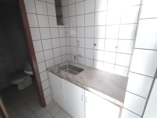 Imagem 4: Sala Comercial na Avenida Magalhães Barata. Área Privativa de 35M² - 5° Andar Não Possui Vaga de Garagem Nascente