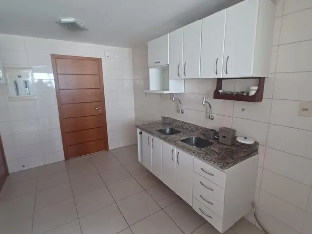 Imagem 11: Apartamento com 3 Suítes no Bairro do Umarizal. Área Privativa de 127M² - 14° Andar. 02 Vagas de Garagem. Nascente