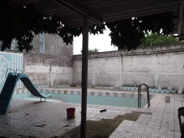 Imagem 4: Sítio Ou Terreno com Edificação, Piscina, Amplo Espaço Murado e 4 Vagas de Garagem