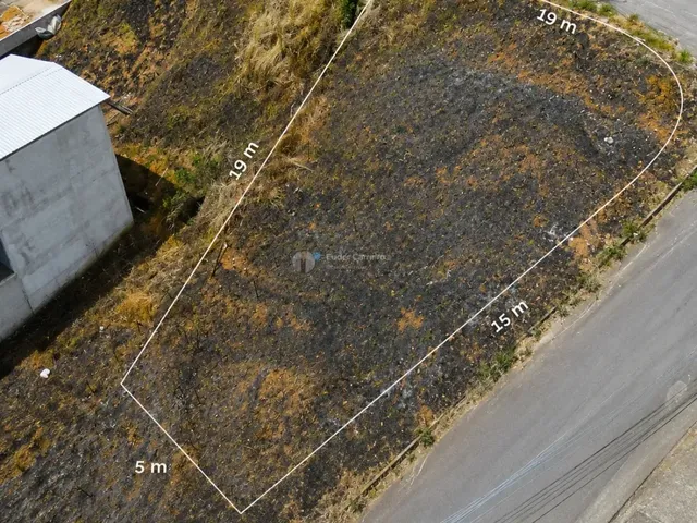 Imagem: Lote com 230 M² em Declive - Tãozinho