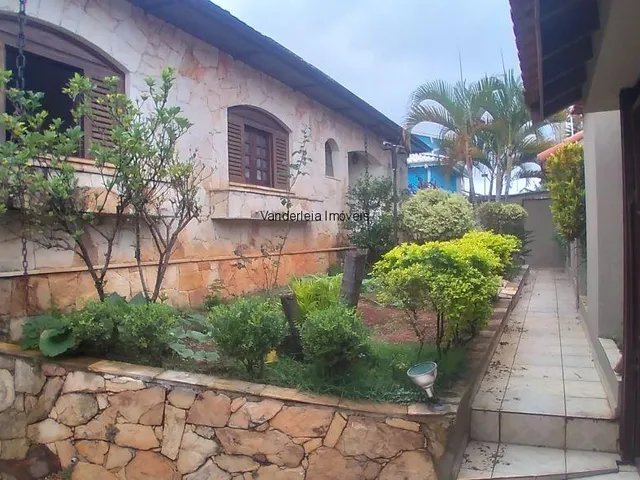 Imagem: Casa Espaçosa com 4 Dormitórios, Piscina